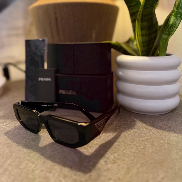 Prada OPR 09ZS - Picture 1 of 9